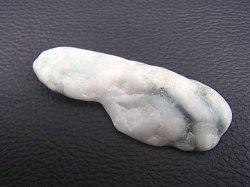 画像1: 青海川産グリーンひすい研磨原石（透過性あり）15.4g