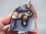 トルコ産蛍光フォックスアゲート（瑪瑙）原石（ハーフカット） 92.0g