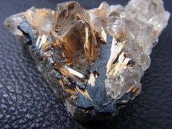 画像2: ブラジル産ルチル入り水晶原石（ゴールドタイチン＆ブルッカイト） 35.6g