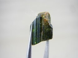 画像1: ベトナムLuc Yen産グリーントルマリン結晶原石 10.9カラット