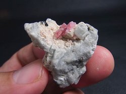 画像1: マダガスカル産ペッツオタイト母岩付き原石 15.0g