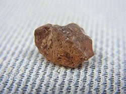 画像1: ケニア産カラーチェンジガーネット原石（アレキタイプ） 4.1カラット