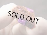 南アフリカ・チュワニン鉱山産ピンクスギライト原石 3.6g