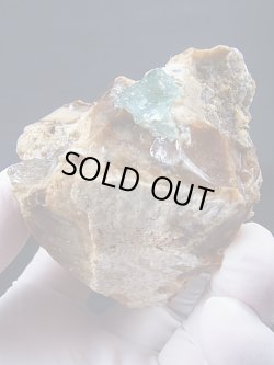 画像1: ベトナム・タインホア産アクアマリン結晶付き原石（粘土鉱物/オパライズドカルセドニー） 170.5g
