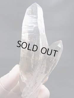 画像1: スカルドゥ産クリアテッシンハビット水晶ポイント（ツイン） 176.0g