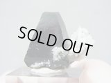ノルウェー産アナテース原石結晶（レッド＆ブルー透過/カルサイト付き） 3.8ｇ