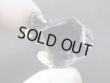 内モンゴル自治区Yindu産クリア＆ブルーフローライト（カラーシフト/ブルー＆パープルゾーニング）原石 7.4g