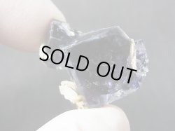 画像1: 内モンゴル自治区Yindu産クリア＆ブルーフローライト（カラーシフト/ブルー＆パープルゾーニング）原石 7.4g