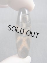 ヴィンテージ：「貴人一眼」（赤朱砂入り）西蔵天珠 直径約13.5×44mm