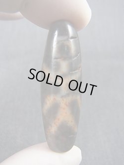 画像1: ヴィンテージ：「貴人一眼」（赤朱砂入り）西蔵天珠 直径約13.5×44mm