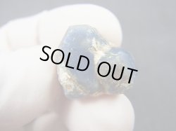 画像2: ベトナム・ダクノン省産コランダム双晶原石（サファイア） 38.6カラット