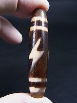 「閃電五眼」（ドラゴンライン入り）現代天珠 直径約13×58.5mm