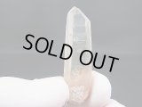 マダガスカル産フローライトイン水晶原石 7.7g