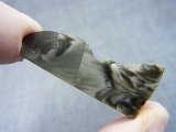 ヴィクトリアストーン（飯盛ラボストーンIL-stone）レアカラー：ブラック原石 30.8カラット