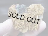 内モンゴル自治区Yindu産ブルーフローライト（バライト共生＆パイライト付き）原石 48.0g