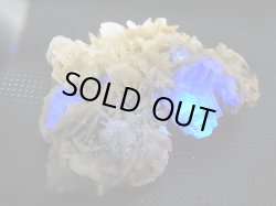 画像2: 内モンゴル自治区Yindu産ブルーフローライト（バライト共生＆パイライト付き）原石 48.0g