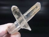 内モンゴル産インクルージョン入りクリア水晶原石（貫入り水晶付き） 47.2g