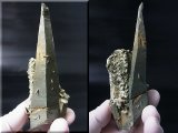 キャビネットサイズ：ガネーシュヒマール・リー産クローライト入りレーザーポイント水晶（曲がり/貫入り） 133.4g