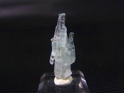 画像1: パキスタン・ギルギット産アクアマリン柱状結晶原石（多連晶） 5.0カラット