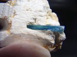 画像2: ベトナム・タインホア産宝石品質アクアマリン付きカオリナイト 44.0g