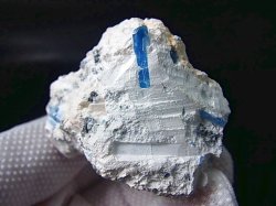 画像1: ベトナム・タインホア産宝石品質アクアマリン付きカオリナイト 142.5g