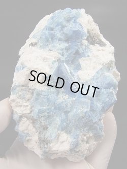 画像1: キャビネットサイズ：ベトナム・タインホア産アクアマリン/カオリナイト/マイカ原石（マッシブ） 667.3g