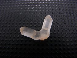 画像2: マダガスカル産ジャパニーズツイン（日本式双晶水晶/V字型） 0.3g
