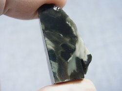 画像1: ヴィクトリアストーン（飯盛ラボストーンIL-stone）レアカラー：ブラック原石 23.6カラット