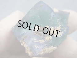 画像1: ヤオガンシャン産蛍光ブルーグリーンフローライト原石（水晶/パイライト付き） 42.3g