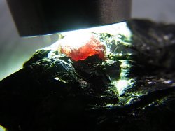 画像2: スウェーデン・ダーラナ産ガーネット原石 40.9g