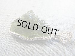 画像1: チェコ産モルダバイトSA原石シルバー枠ペンダント（鑑別カード/サービスチェーン付き） 4.6g