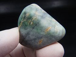画像1: 糸魚川青海川金山谷産グリーンひすい原石 28.0g