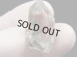 画像1: インド・マニハール産ウォータークリア水晶（クローライト入り） 6.1g
