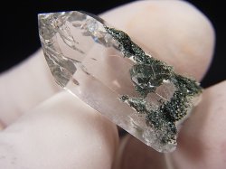 画像2: インド・マニハール産ウォータークリア水晶（クローライト入り） 6.1g