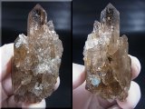 ベトナム・タインホア産アクアマリン付きスモーキー水晶（ＤＴ多連晶/トパーズ付き） 39.6g