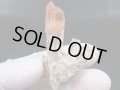 南アフリカ・オレンジリバー産アナテース付レッドヘマタイト水晶（タントリックツイン） 18.8g