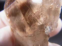画像2: インド・マニハール産ウォータークリアライトスモーキー水晶（ゴールド＆コッパールチル入り） 44.7g
