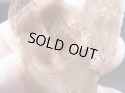 画像2: インド・マニハール産ウォータークリアライトスモーキー水晶（ゴールド＆コッパールチル入り） 44.7g