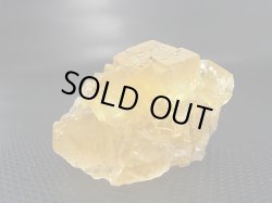 画像1: スペイン・アストゥリアス産イエローフローライト原石（パイライト付き） 46.8g