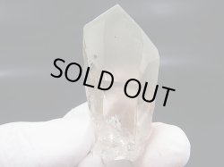 画像1: ノルウェー産ライトスモーキー水晶ポイント（アナテース外部付着/内包） 37.6g