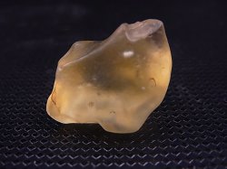 画像1: ジュエリー品質：リビアングラス原石（クリストバライト入り） 5.8g