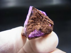 画像1: 南アフリカ・チュワニン鉱山産ピンクスギライト原石 3.5g