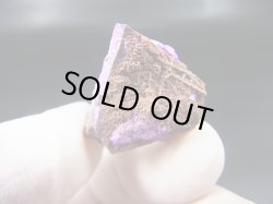 画像1: 南アフリカ・チュワニン鉱山産ピンクスギライト原石 3.5g