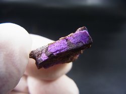 画像2: 南アフリカ・チュワニン鉱山産ピンクスギライト原石 3.5g