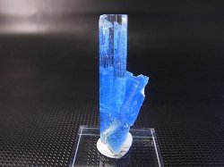 画像1: ジェムグレード宝石需要品質：ベトナム産アクアマリン柱状結晶原石（連晶） 37.9カラット