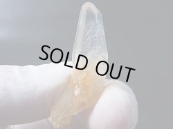 画像1: 川上村産角閃石入り水晶ポイント（連晶） 5.8g