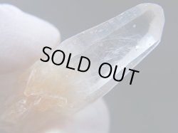 画像2: 川上村産角閃石入り水晶ポイント（連晶） 5.8g