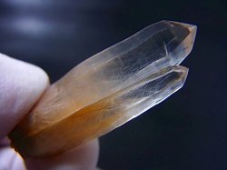 画像2: 川上村産角閃石入り水晶ポイント（ツイン） 5.2g