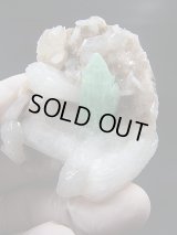 インド・マハラシュトラ州産グリーンアポフィライト＆スティルバイト原石 66.1g