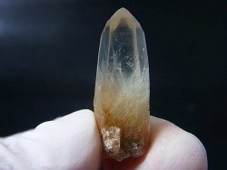 画像1: 川上村産角閃石入り水晶ポイント 4.6g